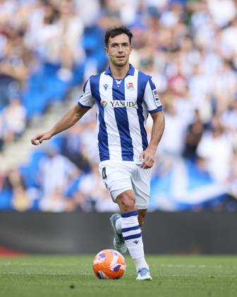 Real Sociead v Girona FC - LaLiga EA Sports Martin Zubimendi of Real Sociedad in action during the LaLiga EA Sports match between Real Sociedad and Girona FC at Reale Arena on May 18, 2025, in San Sebastian, Spain. San Sebastian Reale Arena Basque Country Spain RL_RSOvGFC_000011 Copyright: xRicardoxLarreinax