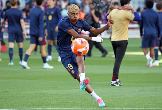 FC Barcelona, Barca v Villarreal CF - La Liga EA Sports Lamine Yamal trains during the match between FC Barcelona and Villarreal CF, corresponding to week 37 of LaLiga EA Sports, at the Olympic Stadium Lluis Companys in Barcelona, Spain, on May 18, 2025. Barcelona Barcelona Spain Copyright: xUrbanandsportx originalFilename:urbanandsport-fcbarcel250518_npwXS