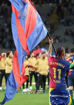 FC Barcelona, Barca v Villarreal CF - La Liga EA Sports Raphinha Dias celebrates the league championship victory at the end of the match between FC Barcelona and Villarreal CF, corresponding to week 37 of LaLiga EA Sports, played at the Olympic Stadium Lluis Companys, in Barcelona, Spain, on May 18, 2025. Barcelona Barcelona Spain Copyright: xUrbanandsportx originalFilename:urbanandsport-fcbarcel250518_npEYR