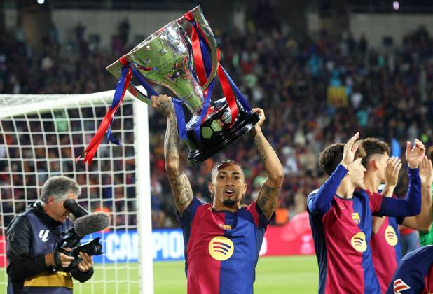 FC Barcelona, Barca v Villarreal CF - La Liga EA Sports Raphinha Dias celebrates the league championship victory at the end of the match between FC Barcelona and Villarreal CF, corresponding to week 37 of LaLiga EA Sports, played at the Olympic Stadium Lluis Companys, in Barcelona, Spain, on May 18, 2025. Barcelona Barcelona Spain Copyright: xUrbanandsportx originalFilename:urbanandsport-fcbarcel250518_npJD4