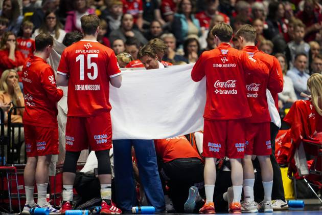 Handball, Kolstad - Elversum, coach Christian Berge has to be treated on the sidelines