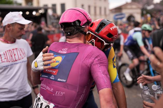 Pedersen Mads of Lidl-Trek cyclamen jersey winner of the stage greets Van Aert Wout of Team Visma Lease A Bike during the stage 13 of the Giro d™Italia from Rovigo to Vicenza, Italy - Friday, May 23, 2025. - cycling.  Copyright: xMarcoxAlpozzi LaPressex