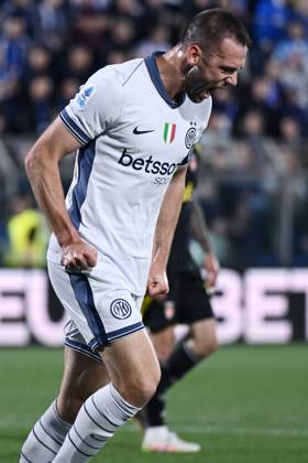 Db Como 23 05 2025 - campionato di calcio serie A Como-Inter foto Daniele Buffa Image nella foto: esultanza gol Stefan de Vrij