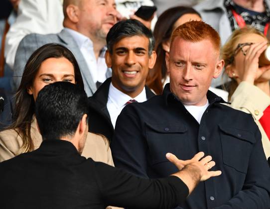 Southampton v Arsenal, Premier League, Football, St. Marys Stadium, Southampton, Hampshire, UK - 25 May 2025 Will Self is seen in the stands as he is appointed the new Southampton Manager as Ex Prime Minister and Southampton fan Rishi Sunak stands behind. Southampton St Marys Stadium Hampshire GBR, UK NEWSPAPERS OUT Copyright: xMarkxEnfieldx