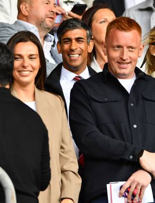 Southampton v Arsenal, Premier League, Football, St. Marys Stadium, Southampton, Hampshire, UK - 25 May 2025 Will Self is seen in the stands as he is appointed the new Southampton Manager as Ex Prime Minister and Southampton fan Rishi Sunak stands behind. Southampton St Marys Stadium Hampshire GBR, UK NEWSPAPERS OUT Copyright: xMarkxEnfieldx