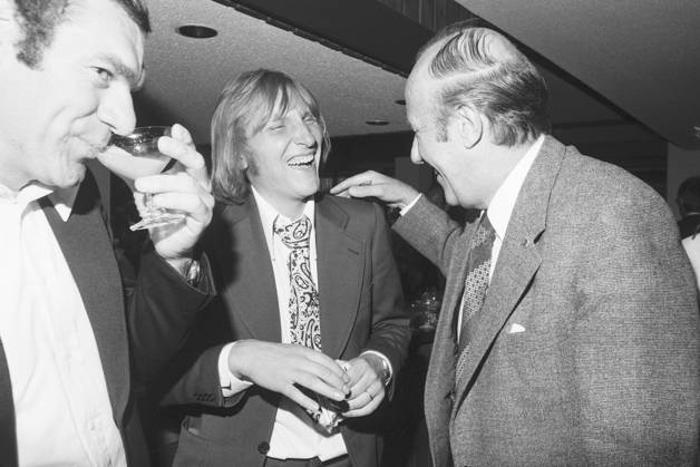 At the championship celebration, goalkeeper Wolfgang KLEFF MG, left and national coach Helmut SCHOEN SCHÖN right, joy, laughter After the match Soccer Bundesliga, 33 matchday, Borussia VfL Moenchengladbach MG Eintracht Braunschweig, final score 2 0, on 07 06 1975, in the stadium at the Boekelberg in Moenchengladbach Germany