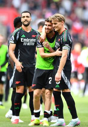 Southampton v Arsenal, Premier League, Football, St. Marys Stadium, Southampton, Hampshire, UK - 25 May 2025 Jorginho of Arsenal applauds the fans at full time. Southampton St Marys Stadium Hampshire GBR, UK NEWSPAPERS OUT Copyright: xMarkxEnfieldx
