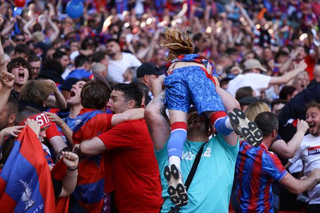 Crystal Palace gegen Manchester City 17. Mai 2025, London FA-Cup-Finale Crystal Palace gegen Manchester City Crystal Palace-Fans feiern ihr erstes Tor Foto Jacques Feeney Abseits London UK  Copyright: xJacquesxFeeneyx xOffsidexOffside