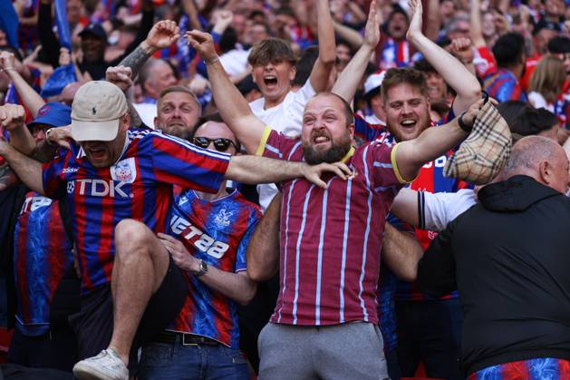 Crystal Palace gegen Manchester City 17. Mai 2025, London FA-Cup-Finale Crystal Palace gegen Manchester City Crystal Palace-Fans feiern ihr erstes Tor Foto Jacques Feeney Abseits London UK  Copyright: xJacquesxFeeneyx xOffsidexOffside