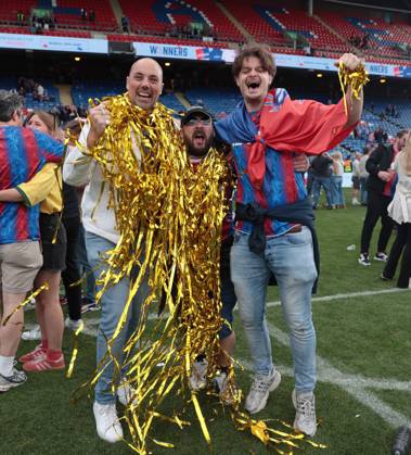 . - Crystal Palace FA Cup Trophy Parade & Celebrations, Selhurst Park Stadium, London, England. - 26th May 2025. (C) Daniel Weir Crystal Pix Crystal Palace fans celebrating during the Crystal Palace FA Cup trophy bus parade & party celebrations at Selhurst Park stadium in South London. - Crystal Palace FA Cup Trophy Parade & Celebrations, Selhurst Park Stadium, London, England. - 26th May 2025. (C) Daniel Weir Crystal Pix London Selhurst Park Stadium United Kingdom Copyright: xDanielxWeirx CP_Crystal_Palace_Bus_Parade_Party_08