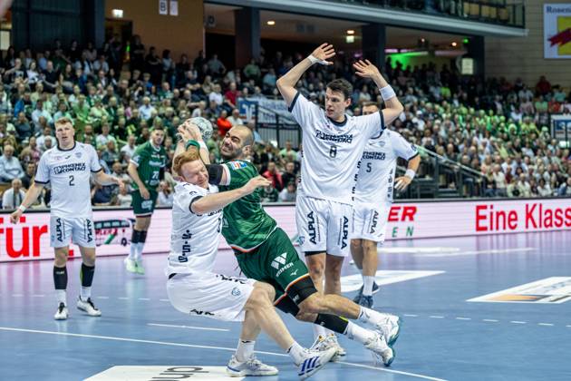 Handball Bundesliga HSG Wetzlar TBV Lemgo Lippe, 28 05 25 Vladimir Vranjes HSG Wetzlar, 14 , Frederik Simak TBV Lemgo Lippe, 8 , Nicolai Theilinger TBV Lemgo Lippe, 3 , Jan Brosch TBV Lemgo Lippe, 5 , Lukas Hutecek TBV Lemgo Lippe, 2 Handball Bundesliga HSG Wetzlar TBV Lemgo Lippe Wetzlar, 28 05 25 Copyright: xBEAUTIFULxSPORTS Roeczeyx