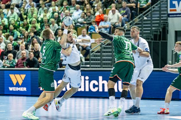 Handball Bundesliga HSG Wetzlar TBV Lemgo Lippe, 28 05 25 Tim Suton TBV Lemgo Lippe, 23 , Nicolai Theilinger TBV Lemgo Lippe, 3 , Stefan Cavor HSG Wetzlar, 77 , Rasmus Meyer Ejlersen HSG Wetzlar, 5 Handball Bundesliga HSG Wetzlar TBV Lemgo Lippe Wetzlar, 28 05 25 Copyright: xBEAUTIFULxSPORTS Roeczeyx