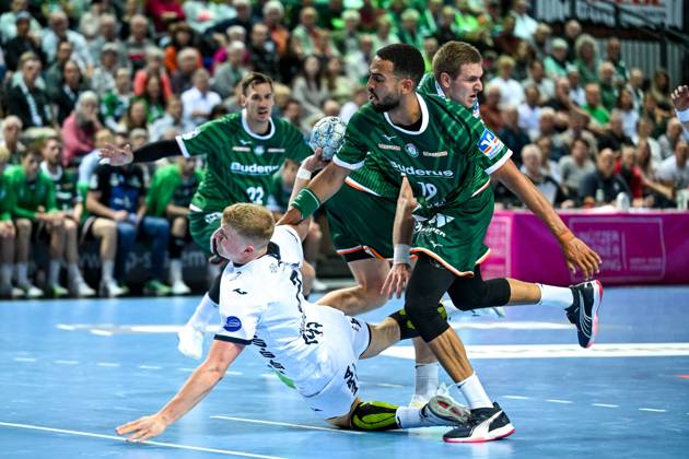 Lukas Hutecek TBV Lemgo Lippe, 02 in duel with Philipp Ahouansou HSG Wetzlar, 19 , GER, HSG Wetzlar vs TBV Lemgo Lippe, Handball, Bundesliga, Matchday 31, Season 2024 2025, 28 05 2025 GER, HSG Wetzlar vs TBV Lemgo Lippe, Handball, Bundesliga, Matchday 31, Season 2024 2025, 28 05 2025 Wetzlar Copyright: xEibner-Pressefoto FlorianxWiegandx EP_FWD