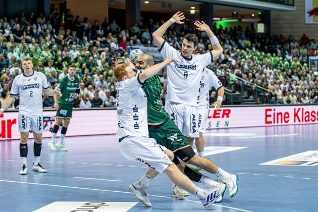 Handball Bundesliga HSG Wetzlar TBV Lemgo Lippe, 28 05 25 Vladimir Vranjes HSG Wetzlar, 14 , Frederik Simak TBV Lemgo Lippe, 8 , Nicolai Theilinger TBV Lemgo Lippe, 3 , Jan Brosch TBV Lemgo Lippe, 5 Handball Bundesliga HSG Wetzlar TBV Lemgo Lippe Wetzlar, 28 05 25 Copyright: xBEAUTIFULxSPORTS Roeczeyx