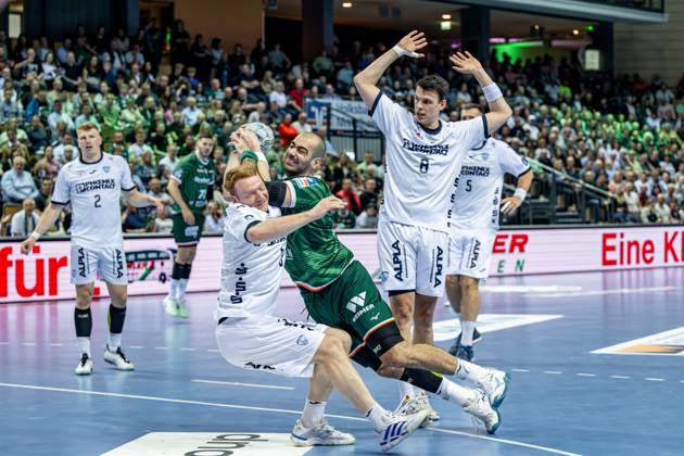 Handball Bundesliga HSG Wetzlar TBV Lemgo Lippe, 28 05 25 Vladimir Vranjes HSG Wetzlar, 14 , Frederik Simak TBV Lemgo Lippe, 8 , Nicolai Theilinger TBV Lemgo Lippe, 3 , Jan Brosch TBV Lemgo Lippe, 5 Handball Bundesliga HSG Wetzlar TBV Lemgo Lippe Wetzlar, 28 05 25 Copyright: xBEAUTIFULxSPORTS Roeczeyx