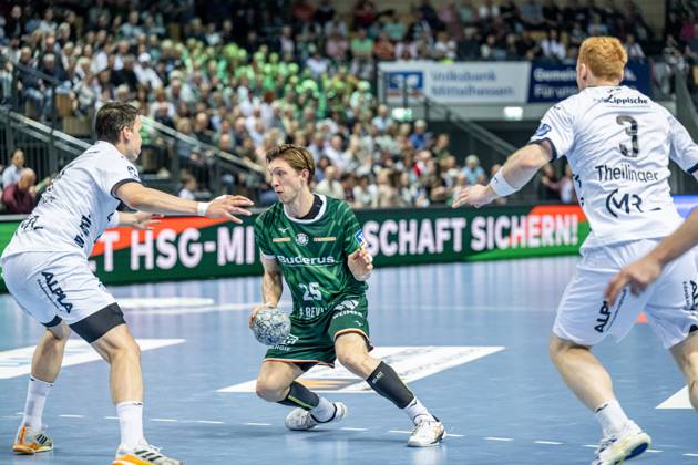 Handball Bundesliga HSG Wetzlar TBV Lemgo Lippe, 28 05 25 Justin Müller HSG Wetzlar, 25 , Frederik Simak TBV Lemgo Lippe, 8 , Nicolai Theilinger TBV Lemgo Lippe, 3 Handball Bundesliga HSG Wetzlar TBV Lemgo Lippe Wetzlar, 28 05 25 Copyright: xBEAUTIFULxSPORTS Roeczeyx
