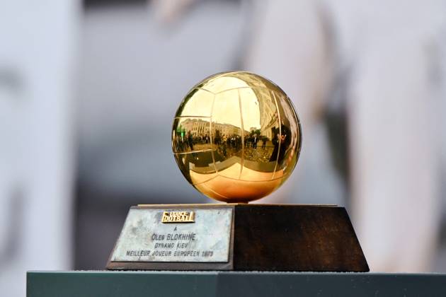 Three Ballons d’Or Won by Ukrainian Footballers Delivered to Lviv One of the three Ballon d?Or awards, won by Ukrainian footballers, is presented in Lviv, Ukraine, on 29 May 2025 Photo by Dmytro Anastasiia Ukrinform ABACAPRESS.COM Lviv Ukraine Copyright: xUkrinform ABACAx