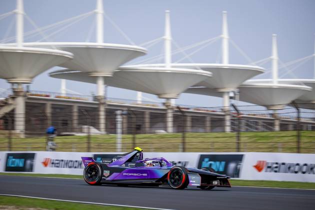 2025 FORMULA E SHANGHAI ePRIX 13 DA COSTA Antonio Felix (prt), TAG Heuer Porsche Formula E Team, Porsche 99X Electric, action during the Shanghai ePrix, 10th and 11th round of the 2024-25 ABB FIA Formula E World Championship, WM, Weltmeisterschaft on the Shanghai International Circuit from May 31 to June 1, 2025 in Shanghai, China - ShanghaiChina Copyright: xPauloxMariax