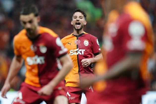 Galatasaray v RAMS Basaksehir - Turkish Super Lig ISTANBUL, TURKIYE - MAY 30: Dries Mertens of Galatasaray gestures during the 38th and final week match of the Turkish Super Lig between Galatasaray and RAMS Basaksehir at RAMS Park in Istanbul, Turkiye on May 30, 2025. Hakan Akgun Anadolu Istanbul Turkey. Editorial use only. Please get in touch for any other usage.  Copyright: x2025xAnadoluxHakanxAkgunx