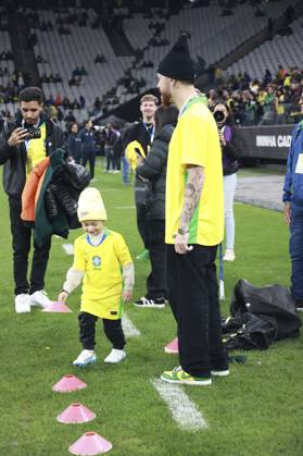 Friendly match between Brazil and Japan in Sao Paulo Sao Paulo (SP), 05 30 2025 friendly teams Brazil Japan presenter Fred Bruno accompanied by his son Cris, during the match between Brazil and Japan, held at the Neo Quimica Arena, Sao Paulo-SP, this Friday, May 30, 2025. (Foto: Leco Viana Thenews2 imago images) Copyright: xLecoxVianax