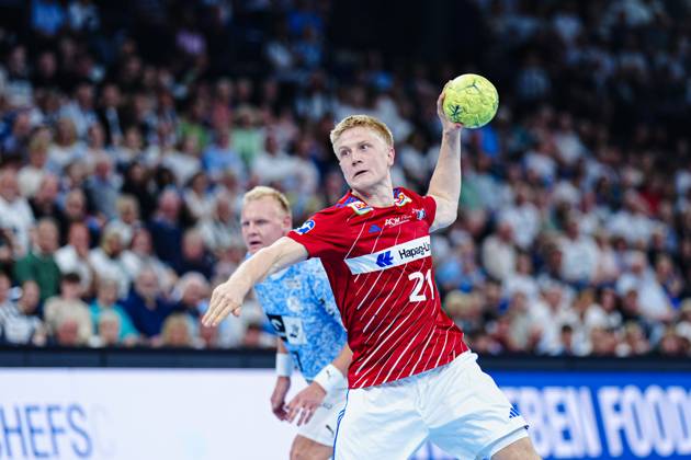 7 meter throw goal Frederik Bo Andersen Handball Sport Verein Hamburg, 21 GER, THW Kiel vs Handball Sport Verein Hamburg, Handball, Bundesliga, Matchday 32, Season 2024 2025, 31 05 2025 GER, THW Kiel vs Handball Sport Verein Hamburg, Handball, Bundesliga, Matchday 32, Season 2024 2025, 31 05 2025 Kiel Copyright: xEibner-Pressefoto MarcelxvonxFehrnx EP_MFN