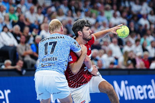 Patrick Wiencek THW Kiel, 17 , Jacob Lassen Handball Sport Verein Hamburg, 09 GER, THW Kiel vs Handball Sport Verein Hamburg, Handball, Bundesliga, Matchday 32, Season 2024 2025, 31 05 2025 GER, THW Kiel vs Handball Sport Verein Hamburg, Handball, Bundesliga, Matchday 32, Season 2024 2025, 31 05 2025 Kiel Copyright: xEibner-Pressefoto MarcelxvonxFehrnx EP_MFN