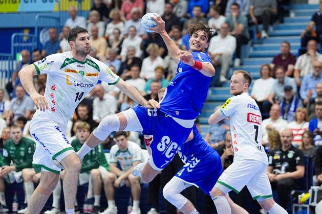 31 05 2025, xydrx, Handball, 1 HBL, VFL Gummersbach SC DHfK Leipzig, Schwalbe Arena Julian Koester VFL Gummersbach 7 in duel against Marko Mamic SC DHfK Leipzig 14 North Rhine-Westphalia Germany