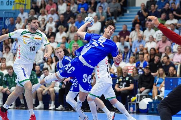 31 05 2025, xydrx, Handball, 1 HBL, VFL Gummersbach SC DHfK Leipzig, Schwalbe Arena Julian Koester VFL Gummersbach 7 in duel against Marko Mamic SC DHfK Leipzig 14 North Rhine-Westphalia Germany