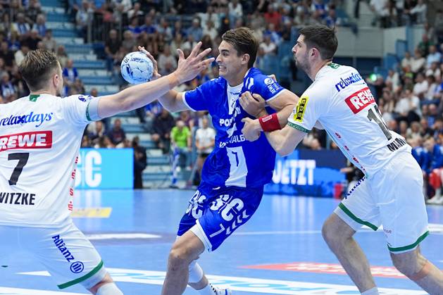 31 05 2025, xydrx, Handball, 1 HBL, VFL Gummersbach SC DHfK Leipzig, Schwalbe Arena Julian Koester VFL Gummersbach 7 in duel against Luca Witzke SC DHfK Leipzig 7 Marko Mamic SC DHfK Leipzig 14 North Rhine-Westphalia Germany