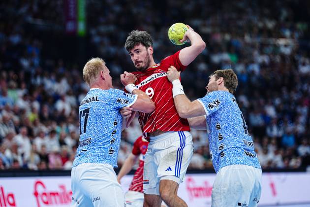 Patrick Wiencek THW Kiel, 17 , Jacob Lassen Handball Sport Verein Hamburg, 09 , Petter Oeverby THW Kiel, 11 GER, THW Kiel vs Handball Sport Verein Hamburg, Handball, Bundesliga, Matchday 32, Season 2024 2025, 31 05 2025 GER, THW Kiel vs Handball Sport Verein Hamburg, Handball, Bundesliga, Matchday 32, Season 2024 2025, 31 05 2025 Kiel Copyright: xEibner-Pressefoto MarcelxvonxFehrnx EP_MFN
