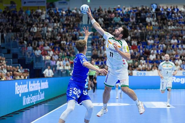 31 05 2025, xydrx, Handball, 1 HBL, VFL Gummersbach SC DHfK Leipzig, Schwalbe Arena Mathis Haeseler VFL Gummersbach 11 in duel against Lukas Binder SC DHfK Leipzig 11 North Rhine-Westphalia Germany