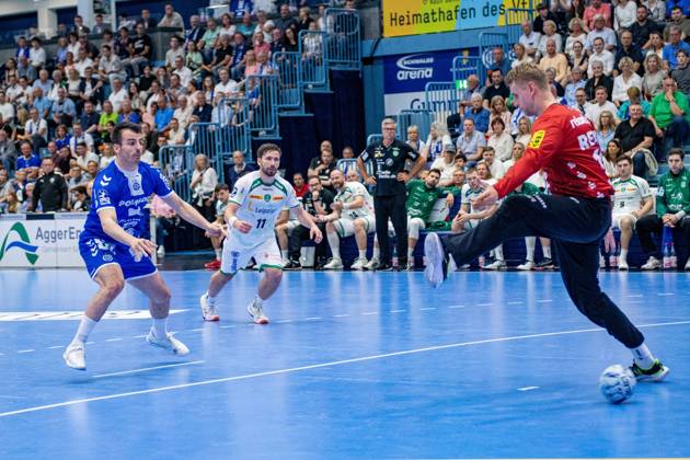 Daikin Handball Bundesliga, VfL Gummersbach SC DHFK Leipzig 31 05 2025 Milos Vujovic VfL Gummersbach, 6 , scores the seven-meter penalty against Kristian Sæveras SC DHfK Leipzig 12 , Daikin Handball Bundesliga, VfL Gummersbach SC DHFK Leipzig 31 05 2025 Copyright: xBEAUTIFULxSPORTS Erlhofx