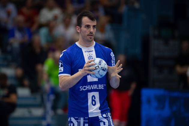 Daikin Handball Bundesliga, VfL Gummersbach SC DHFK Leipzig 31 05 2025 Milos Vujovic VfL Gummersbach, 6 , gets ready for the seven-meter throw Daikin Handball Bundesliga, VfL Gummersbach SC DHFK Leipzig 31 05 2025 Copyright: xBEAUTIFULxSPORTS Erlhofx