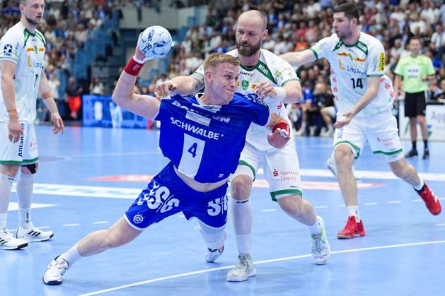31 05 2025, xydrx, Handball, 1 HBL, VFL Gummersbach SC DHfK Leipzig, Schwalbe Arena Ellidi Snaer Vidarsson VFL Gummersbach 4 in duel against Moritz Preuss SC DHfK Leipzig 24 Nordrhein Westfahlen Germany