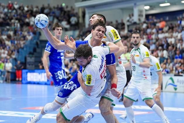 31 05 2025, xydrx, Handball, 1 HBL, VFL Gummersbach SC DHfK Leipzig, Schwalbe Arena Julian Koester VFL Gummersbach 7 in duel against Lukas Binder SC DHfK Leipzig 11 and Marko Mamic SC DHfK Leipzig 14 North Rhine-Westphalia Germany