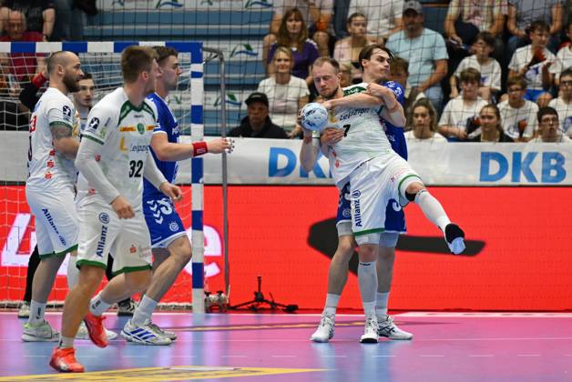Luca Witzke SC DHfK Leipzig 7 vs Miro Schluroff VfL Gummersbach 15 VfL Gummersbach vs SC DHfK Leipzig, Handball, Daikin 1 Bundesliga, Matchday 32, Season 2024 2025, Schwalbe Arena Gummersbach, 31 05 2025 VfL Gummersbach vs SC DHfK Leipzig, Handball, Daikin 1 Bundesliga, Matchday 32, Season 2024 2025, Schwalbe Arena Gummersbach, 31 05 2025 Gummersbach Copyright: xEibner-Pressefoto JuergenxAugstx EP_JAT