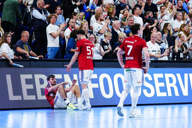 Handball Sport Verein Hamburg enttaeuscht enttaeuschung nach Niederlage GER, THW Kiel vs Handball Sport Verein Hamburg, Handball, Bundesliga, Matchday 32, Season 2024 2025, 31 05 2025 GER, THW Kiel vs Handball Sport Verein Hamburg, Handball, Bundesliga, Matchday 32, Season 2024 2025, 31 05 2025 Kiel Copyright: xEibner-Pressefoto MarcelxvonxFehrnx EP_MFN