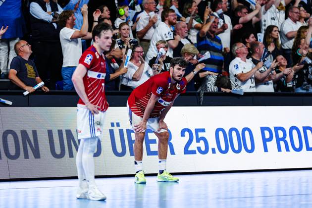 Handball Sport Verein Hamburg enttaeuscht enttaeuschung nach Niederlage GER, THW Kiel vs Handball Sport Verein Hamburg, Handball, Bundesliga, Matchday 32, Season 2024 2025, 31 05 2025 GER, THW Kiel vs Handball Sport Verein Hamburg, Handball, Bundesliga, Matchday 32, Season 2024 2025, 31 05 2025 Kiel Copyright: xEibner-Pressefoto MarcelxvonxFehrnx EP_MFN