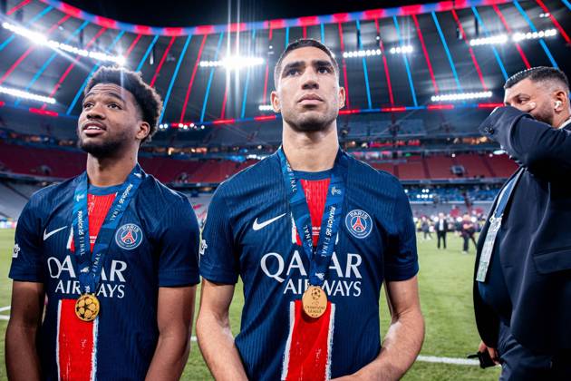 2025.06.01 Monachium 2024 2025 UEFA Final Ligi Mistrzow Allianz Arena Monachium PSG - Inter Mediolan N z Hakimi Desire Doue z pucharem ligi mistrzow with uefa champions league cup Foto Mateusz Porzucek PressFocus 2025.06.01 Monachium UEFA Champions League Final Allianz Arena stadium Munich Paris Saint Germain - FC Internazionale Milano PSG - Inter Mediolan Hakimi Desire Doue z pucharem ligi mistrzow with uefa champions league cup Credit: Mateusz Porzucek PressFocus NEWSPIX.PL --- newspix.pl