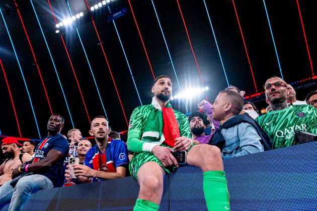 2025.06.01 Monachium 2024 2025 UEFA Final Ligi Mistrzow Allianz Arena Monachium PSG - Inter Mediolan N z Gianluigi Donnarumma z kibicami PSG with Paris Saint Germain fans Foto Mateusz Porzucek PressFocus 2025.06.01 Monachium UEFA Champions League Final Allianz Arena stadium Munich Paris Saint Germain - FC Internazionale Milano PSG - Inter Mediolan Gianluigi Donnarumma z kibicami PSG with Paris Saint Germain fans Credit: Mateusz Porzucek PressFocus NEWSPIX.PL --- newspix.pl
