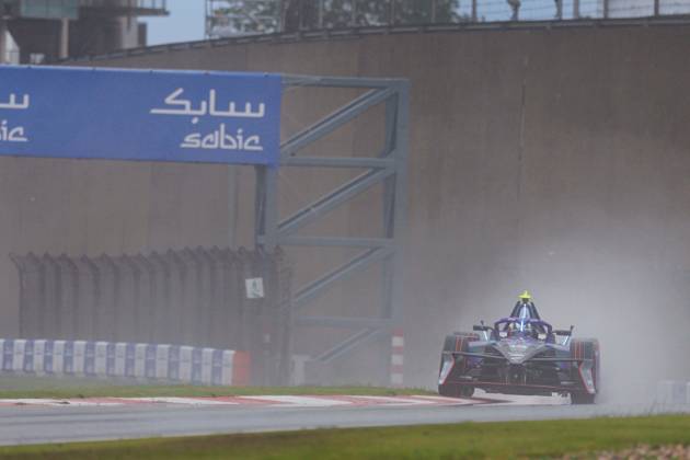 2025 FORMULA E SHANGHAI ePRIX 13 DA COSTA Antonio Felix (prt), TAG Heuer Porsche Formula E Team, Porsche 99X Electric, action, during the Shanghai ePrix, 10th and 11th round of the 2024-25 ABB FIA Formula E World Championship, WM, Weltmeisterschaft on the Shanghai International Circuit from May 31 to June 1, 2025 in Shanghai, China - ShanghaiChina Copyright: xFREDERICxLExFLOCxHx