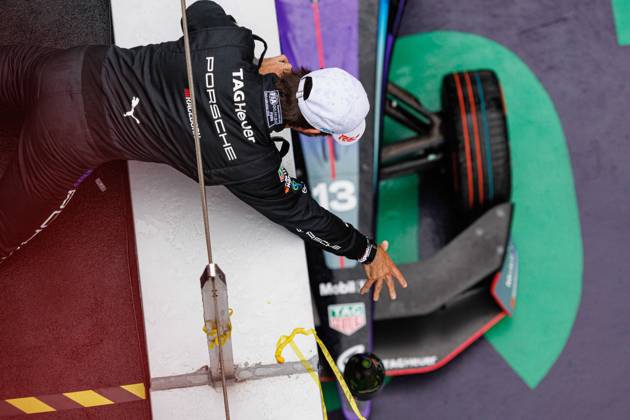 2025 FORMULA E SHANGHAI ePRIX DA COSTA Antonio Felix (prt), TAG Heuer Porsche Formula E Team, Porsche 99X Electric, portrait, podium, portrait, during the Shanghai ePrix, 10th and 11th round of the 2024-25 ABB FIA Formula E World Championship, WM, Weltmeisterschaft on the Shanghai International Circuit from May 31 to June 1, 2025 in Shanghai, China - ShanghaiChina Copyright: xFREDERICxLExFLOCxHx