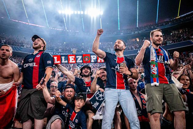 2025.06.01 Monachium 2024 2025 UEFA Final Ligi Mistrzow Allianz Arena Monachium PSG - Inter Mediolan N z radosc kibicow psg po zdobyciu finalu ligi mistrzow PSG fans after winning uefa champions league Foto Mateusz Porzucek PressFocus 2025.06.01 Monachium UEFA Champions League Final Allianz Arena stadium Munich Paris Saint Germain - FC Internazionale Milano PSG - Inter Mediolan radosc kibicow psg po zdobyciu finalu ligi mistrzow PSG fans after winning uefa champions league Credit: Mateusz Porzucek PressFocus NEWSPIX.PL --- newspix.pl