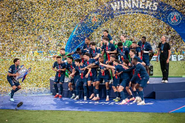 2025.06.01 Monachium 2024 2025 UEFA Final Ligi Mistrzow Allianz Arena Monachium PSG - Inter Mediolan N z radosc pilkarzy psg po zdobyciu finalu ligi mistrzow ceremonia PSG players after winning uefa champions league trophy ceremony cup Foto Mateusz Porzucek PressFocus 2025.06.01 Monachium UEFA Champions League Final Allianz Arena stadium Munich Paris Saint Germain - FC Internazionale Milano PSG - Inter Mediolan radosc pilkarzy psg po zdobyciu finalu ligi mistrzow ceremonia PSG players after winning uefa champions league trophy ceremony cup Credit: Mateusz Porzucek PressFocus NEWSPIX.PL --- newspix.pl