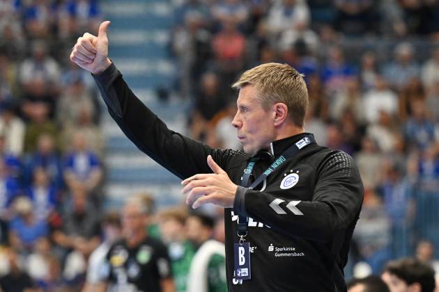 Gudjon Valur Sigurdsson VfL Gummersbach Coach with thumbs up VfL Gummersbach vs SC DHfK Leipzig, Handball, Daikin 1 Bundesliga, Matchday 32, Season 2024 2025, Schwalbe Arena Gummersbach, 31 05 2025 VfL Gummersbach vs SC DHfK Leipzig, Handball, Daikin 1 Bundesliga, Matchday 32, Season 2024 2025, Schwalbe Arena Gummersbach, 31 05 2025 Gummersbach Copyright: xEibner-Pressefoto JuergenxAugstx EP_JAT
