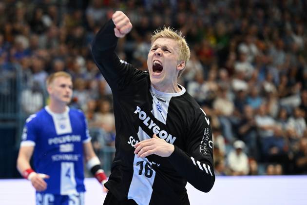 Bertram Obling VfL Gummersbach 16 cheers VfL Gummersbach vs SC DHfK Leipzig, Handball, Daikin 1 Bundesliga, Matchday 32, Season 2024 2025, Schwalbe Arena Gummersbach, 31 05 2025 VfL Gummersbach vs SC DHfK Leipzig, Handball, Daikin 1 Bundesliga, Matchday 32, Season 2024 2025, Schwalbe Arena Gummersbach, 31 05 2025 Gummersbach Copyright: xEibner-Pressefoto JuergenxAugstx EP_JAT