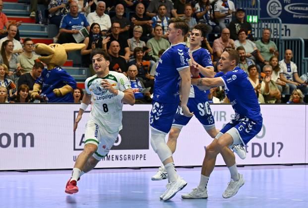 Lucas Krzikalla SC DHfK Leipzig 8 is past Kristjan Horzen VfL Gummersbach 27 VfL Gummersbach vs SC DHfK Leipzig, Handball, Daikin 1 Bundesliga, Matchday 32, Season 2024 2025, Schwalbe Arena Gummersbach, 31 05 2025 VfL Gummersbach vs SC DHfK Leipzig, Handball, Daikin 1 Bundesliga, Matchday 32, Season 2024 2025, Schwalbe Arena Gummersbach, 31 05 2025 Gummersbach Copyright: xEibner-Pressefoto JuergenxAugstx EP_JAT