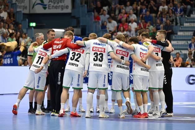 The teams gather at the center circle before the kick-off VfL Gummersbach vs SC DHfK Leipzig, Handball, Daikin 1 Bundesliga, Matchday 32, Season 2024 2025, Schwalbe Arena Gummersbach, 31 05 2025 VfL Gummersbach vs SC DHfK Leipzig, Handball, Daikin 1 Bundesliga, Matchday 32, Season 2024 2025, Schwalbe Arena Gummersbach, 31 05 2025 Gummersbach Copyright: xEibner-Pressefoto JuergenxAugstx EP_JAT