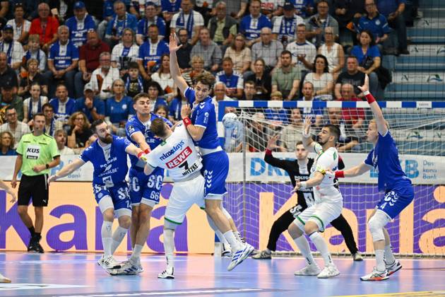 Luca Witzke SC DHfK Leipzig 7 against Julian Koester VfL Gummersbach 7 , Stepan Zeman VfL Gummersbach 66 and Teitur Einarsson VfL Gummersbach 14 VfL Gummersbach vs SC DHfK Leipzig, Handball, Daikin 1 Bundesliga, Matchday 32, Season 2024 2025, Schwalbe Arena Gummersbach, 31 05 2025 VfL Gummersbach vs SC DHfK Leipzig, Handball, Daikin 1 Bundesliga, Matchday 32, Season 2024 2025, Schwalbe Arena Gummersbach, 31 05 2025 Gummersbach Copyright: xEibner-Pressefoto JuergenxAugstx EP_JAT