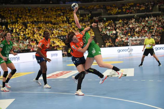 June 1, 2025, Budapest, Budapest, Hungary: Housheer Dione of Gyori Audi ETO and VINTER BURGAARD LOUISE KATHARINA of Odense Handbold on the final of the EHF Champions League Woman between Gyori Audi ETO KC and Odense Handbold on the second day of the EHF Champions league Final4 Woman in Budapest on the 1th of June. Budapest Hungary - ZUMAs291 20250601_zip_s291_061 Copyright: xBalintxSzentgallayx